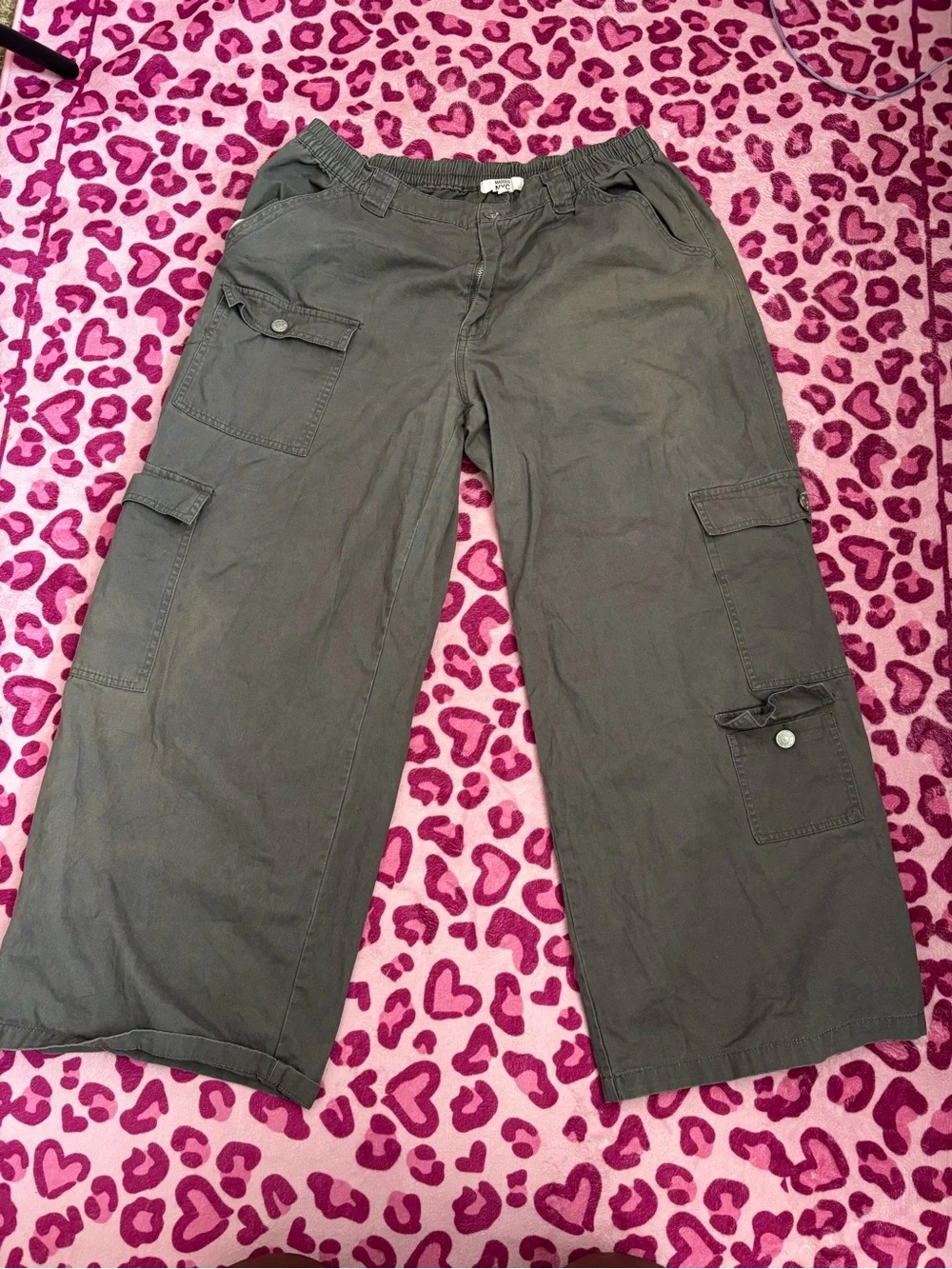 Men’s Wide-Leg Cargo Pants in Dark Gray